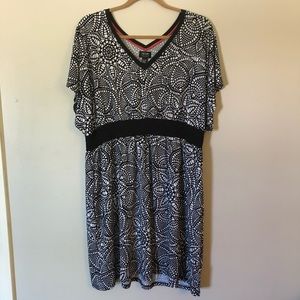 Black & White Stretchy Empire Waist Dress POCKETS